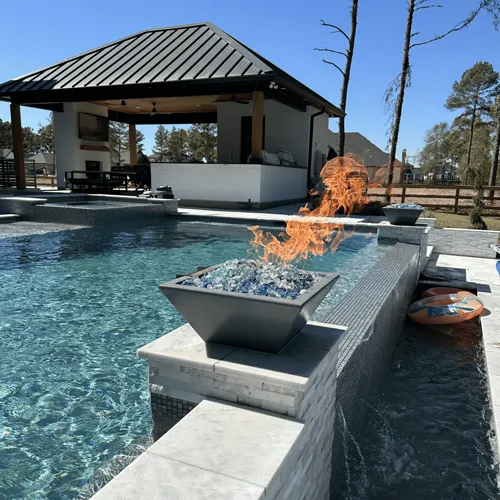 Custom pool by Beyond Blue Pools